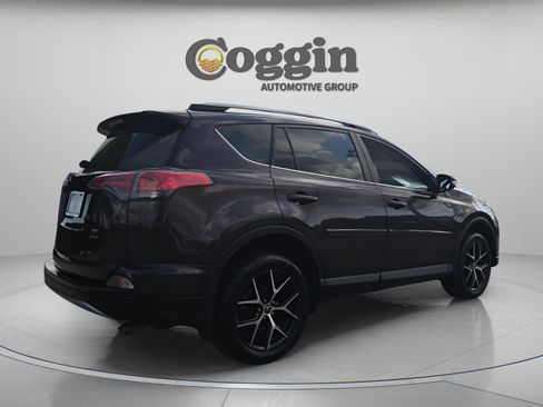 Used 2017 Toyota RAV4 SE image 5