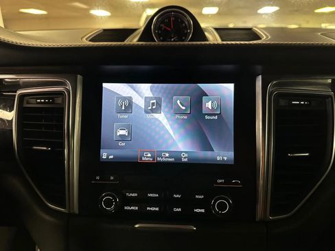 Used 2018 Porsche Macan image 35