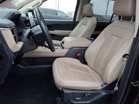 Used 2024 Ford Expedition Limited AWD/4WD image 3