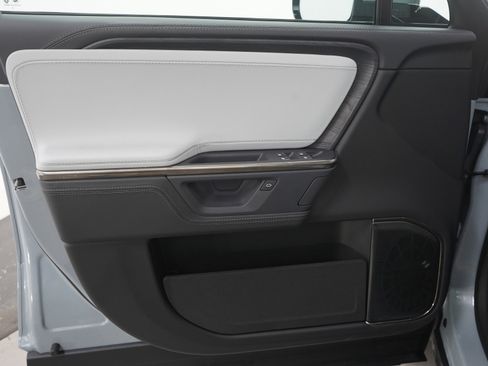 Used 2025 Rivian R1T Adventure image 20