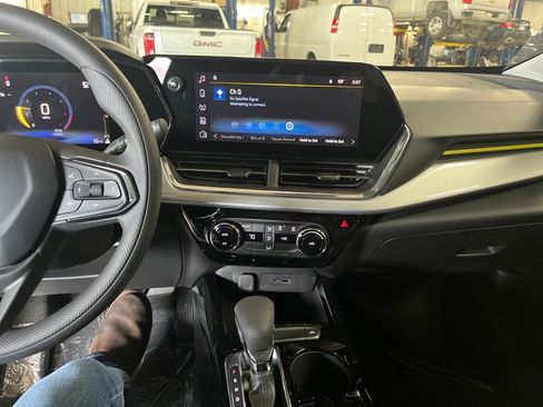 New 2026 Chevrolet Trax LT FWD image 17