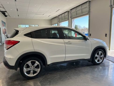 Used 2017 Honda HR-V EX image 8