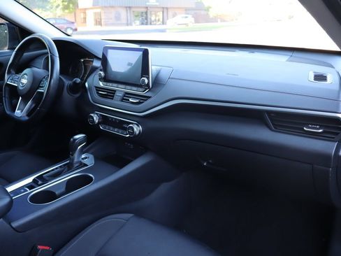 Used 2019 Nissan Altima 2.5 SV FWD image 17
