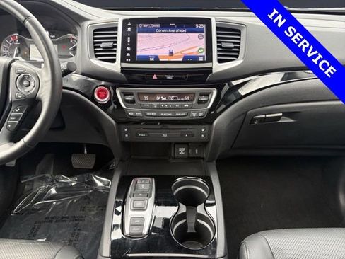 Used 2017 Honda Pilot Elite image 11