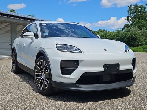 Certified 2025 Porsche Macan 4 Electric AWD/4WD image 9