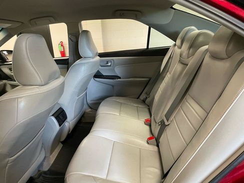 Used 2017 Toyota Camry XLE FWD image 11