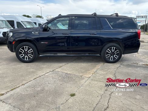 Used 2023 GMC Yukon XL AT4 w/ AT4 Premium Plus Package AWD/4WD image 11