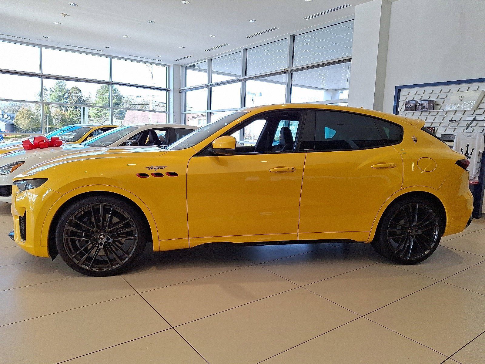Used 2023 Maserati Levante Trofeo AWD/4WD image 7