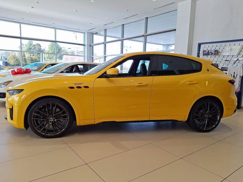 Used 2023 Maserati Levante Trofeo AWD/4WD image 7