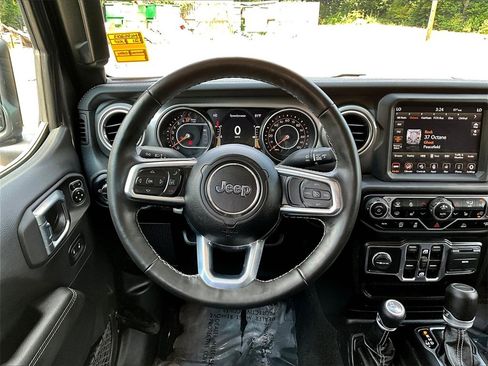 Used 2021 Jeep Gladiator Overland image 10