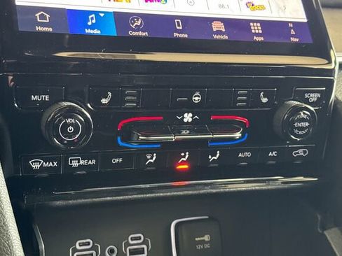 New 2025 Jeep Grand Cherokee Limited image 18