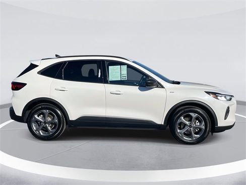 Used 2025 Ford Escape ST-Line w/ Equipment Group 301A image 4