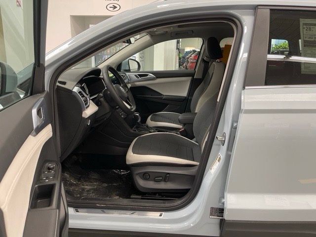 New 2027 Volkswagen Taos SE AWD/4WD image 7