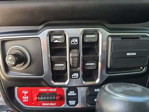 Used 2021 Jeep Wrangler Unlimited Rubicon AWD/4WD image 16