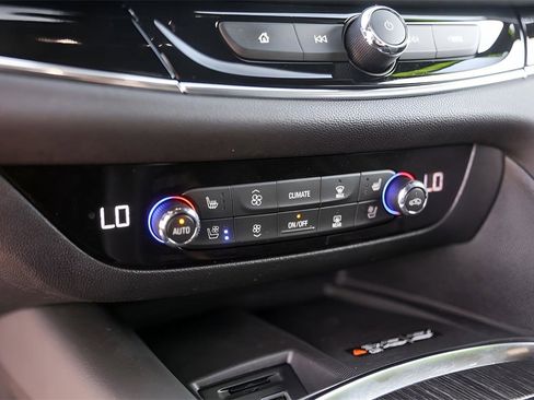 Used 2024 Buick Enclave Avenir w/ Avenir Technology Package image 19