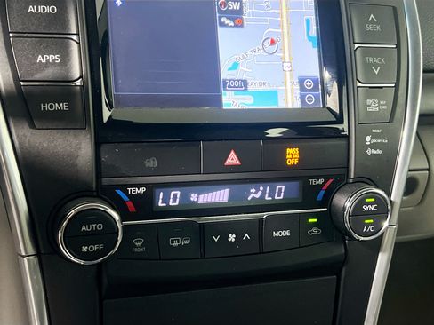 Used 2015 Toyota Camry XLE FWD image 26