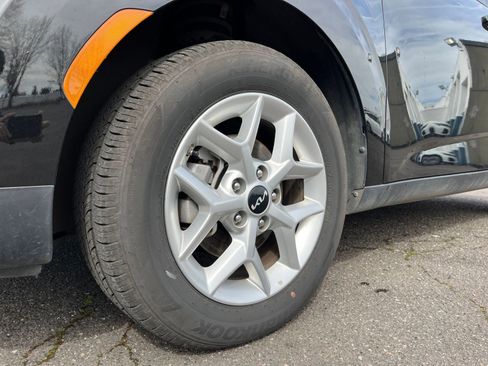 Used 2025 Kia Soul LX w/ LX Technology Package image 28