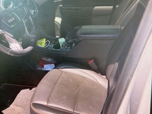 Used 2021 GMC Acadia AT4 w/ Technology Package AWD/4WD image 4