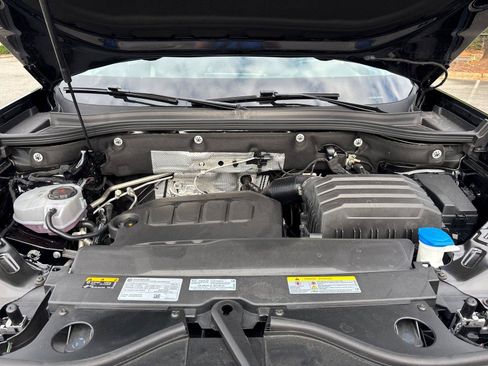 Used 2025 Volkswagen Atlas Peak Edition SE AWD/4WD image 9