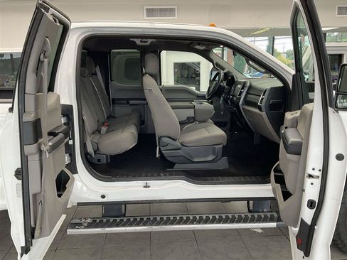 Used 2017 Ford F350 XLT w/ XLT Premium Package AWD/4WD image 16