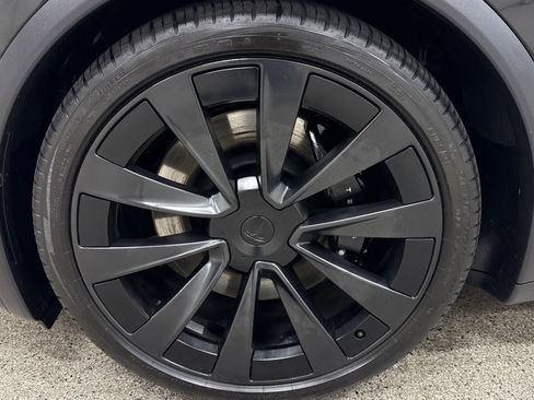 Used 2023 Tesla Model X Base image 2