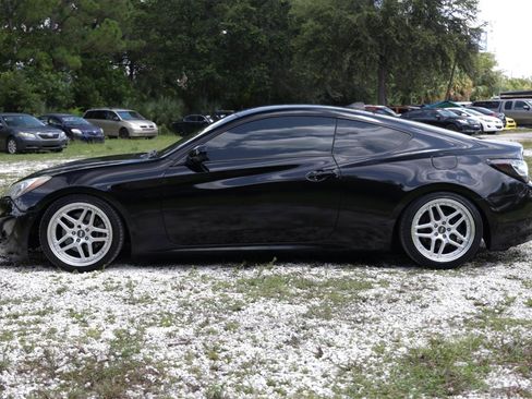 Used 2013 Hyundai Genesis 2.0T RWD image 3