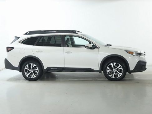 Used 2020 Subaru Outback Limited image 11