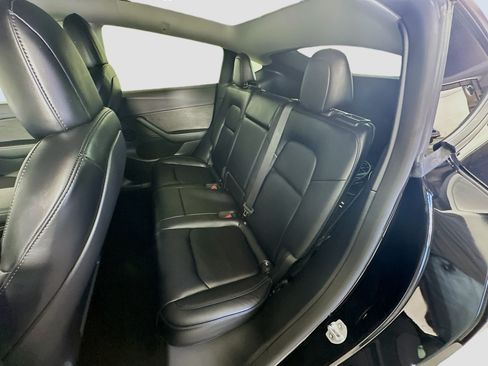 Used 2022 Tesla Model Y Long Range AWD/4WD image 27