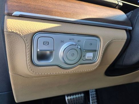 Used 2024 Mercedes-Benz GLS 580 4MATIC image 22