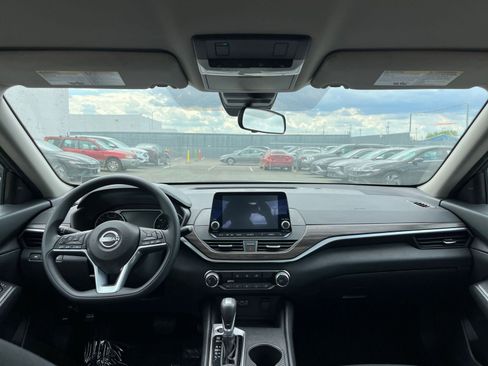 Used 2025 Nissan Altima 2.5 SV image 34