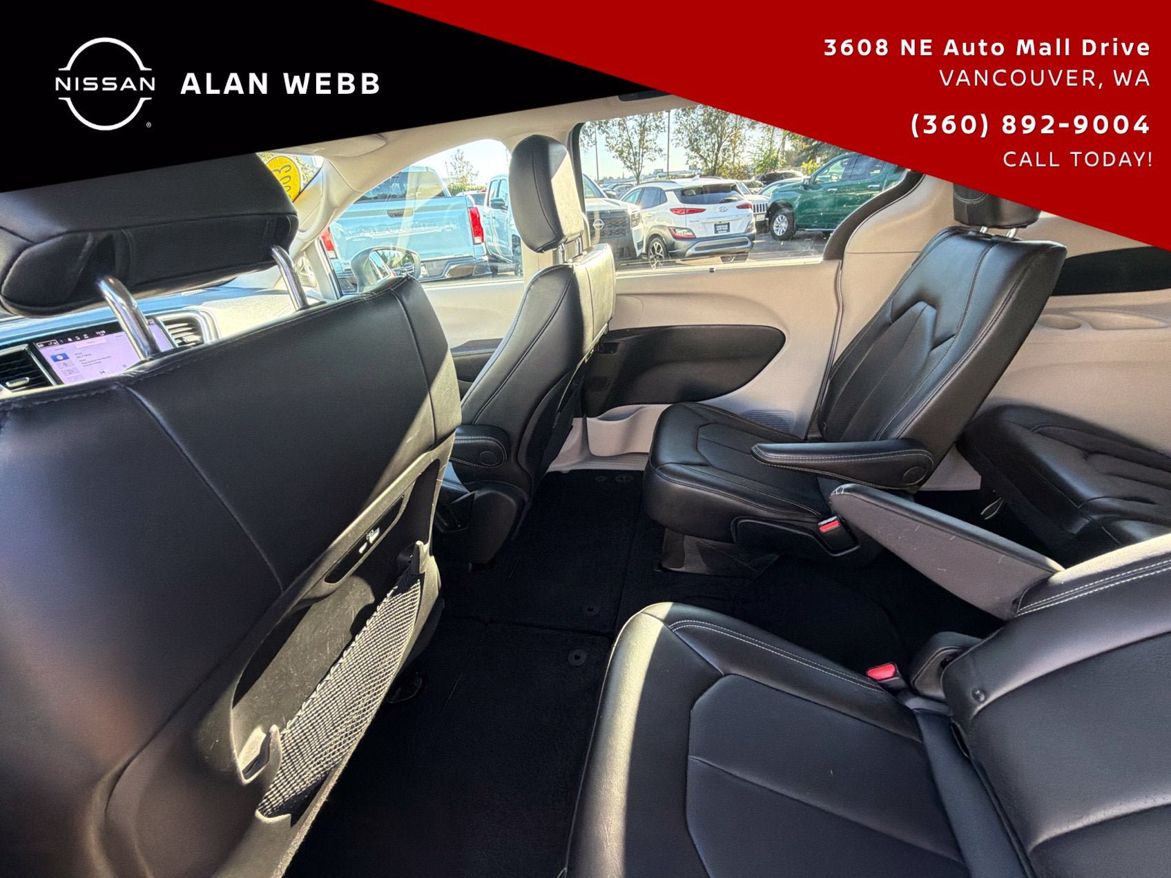 Used 2023 Chrysler Pacifica Touring-L FWD image 28