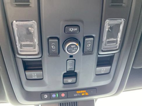 Used 2025 GMC Yukon Denali Ultimate AWD/4WD image 27