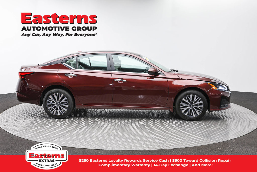 Used 2023 Nissan Altima 2.5 SV AWD/4WD image 5