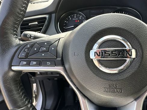 Used 2018 Nissan Rogue SL image 25
