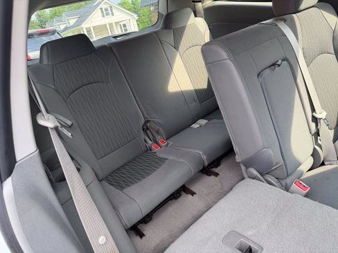 Used 2015 Chevrolet Traverse LS AWD/4WD image 16