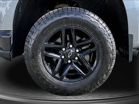 Used 2022 Chevrolet Silverado 1500 LT Trail Boss AWD/4WD image 32