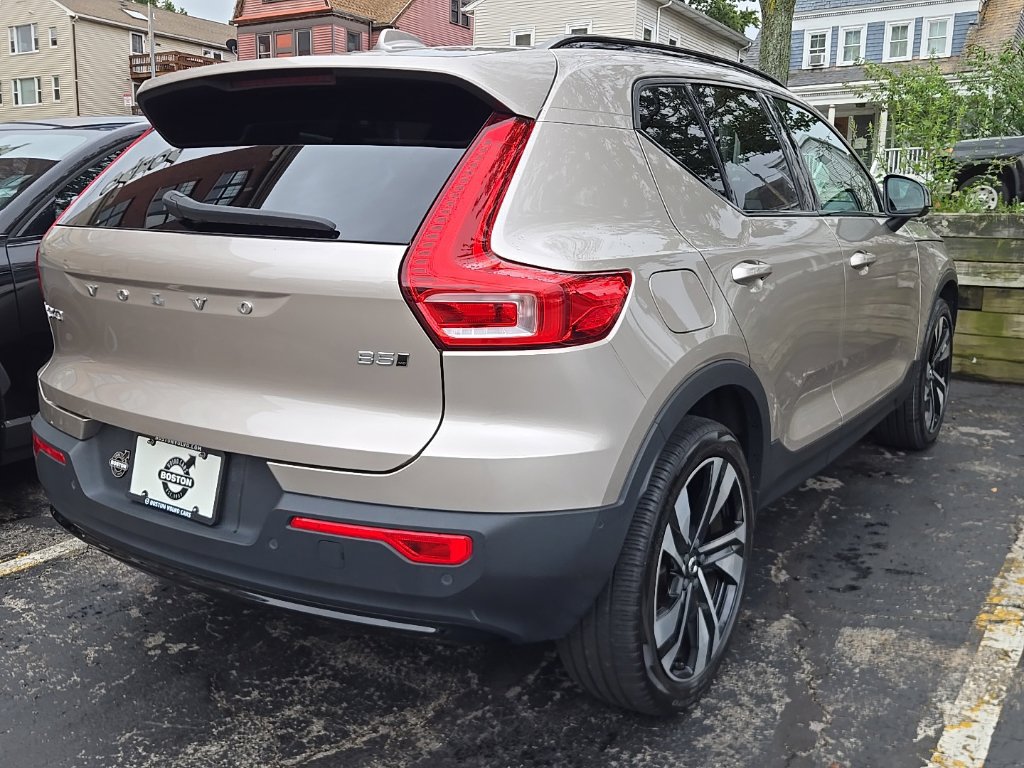 Certified 2024 Volvo XC40 B5 Plus w/ Climate Package AWD/4WD image 9