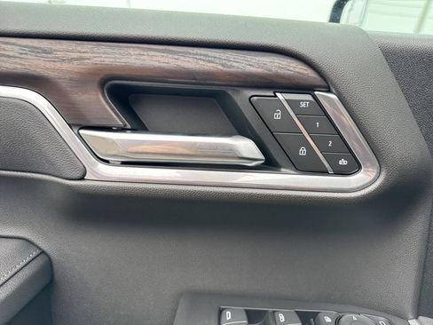 Used 2026 GMC Sierra 1500 SLT image 11