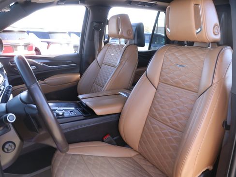 Used 2021 Cadillac Escalade Premium Luxury image 14