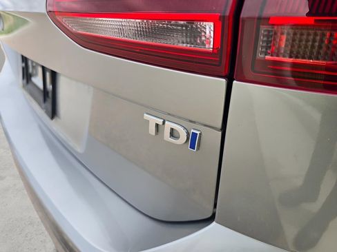 Used 2015 Volkswagen Golf TDI S FWD image 29