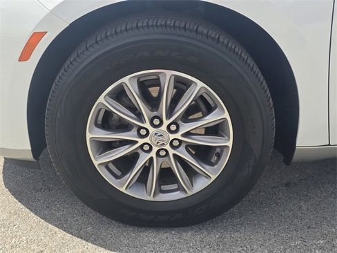 Used 2024 Buick Enclave Essence w/ Sound and Sites Package image 9