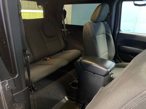 Used 2020 Jeep Wrangler Sport image 38