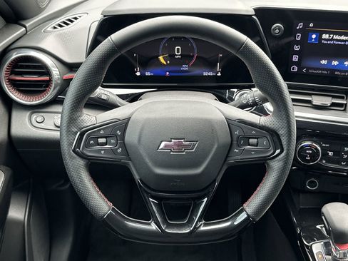 Used 2025 Chevrolet Trax RS w/ Driver Confidence Package FWD image 19
