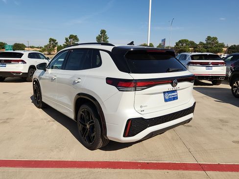 New 2026 Volkswagen Tiguan SE R-Line FWD image 4