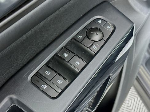 Used 2024 Nissan Pathfinder SV FWD image 17