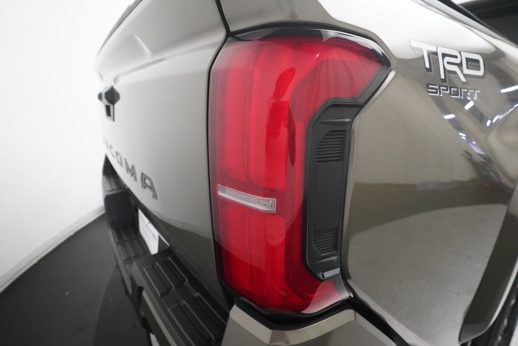 Used 2025 Toyota Tacoma TRD Sport AWD/4WD image 30