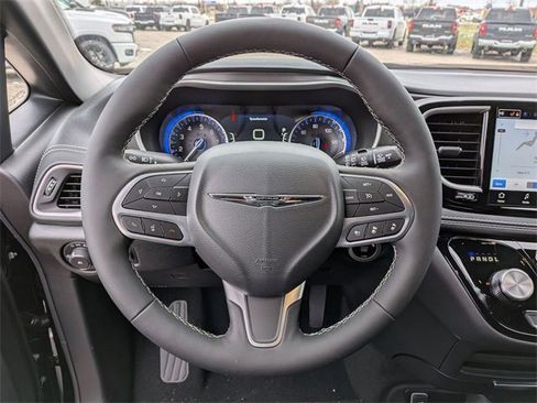 New 2026 Chrysler Pacifica Select image 16