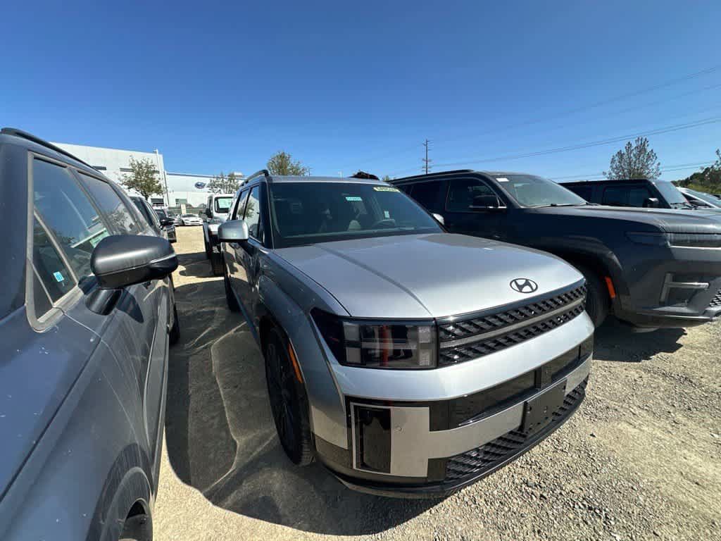 Used 2025 Hyundai Santa Fe Calligraphy FWD image 2