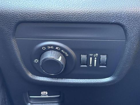 New 2025 Jeep Grand Cherokee Altitude image 18