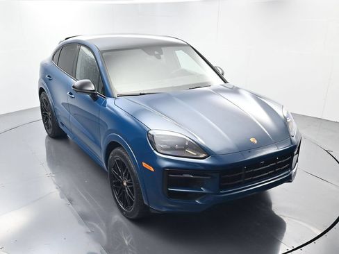 Certified 2025 Porsche Cayenne Coupe AWD/4WD image 40